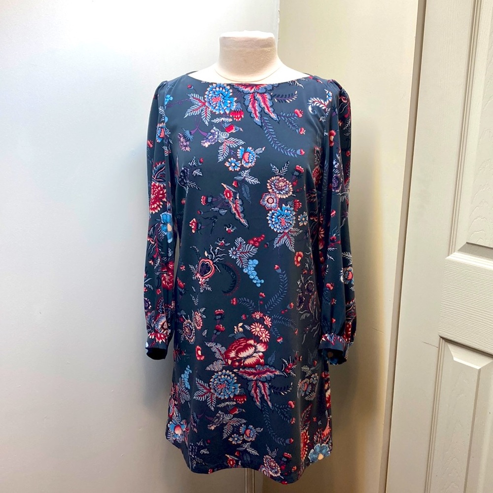 LOFT SZ 6 Grey Floral Flowing Lightweight Long Sleeve Zip Back Shift Dress